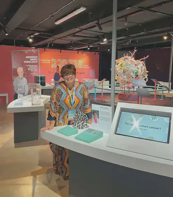 Prof. Silvia Giordani volunteering at the exhibition.